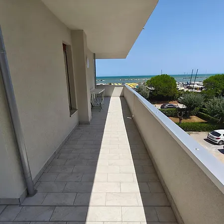 La Con Ampio Balcone Sul Mare Da Sabato A Sabato 리도아드리